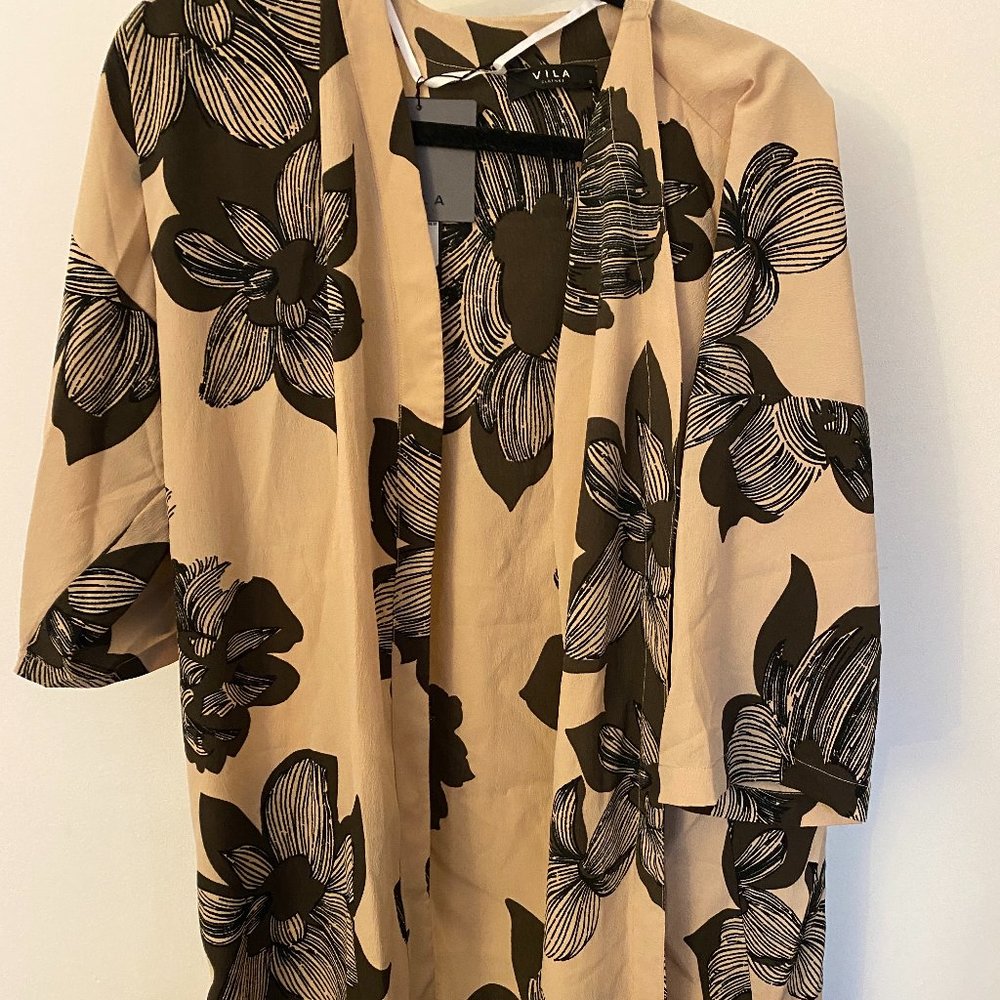 [NWT] Blush Cover Up